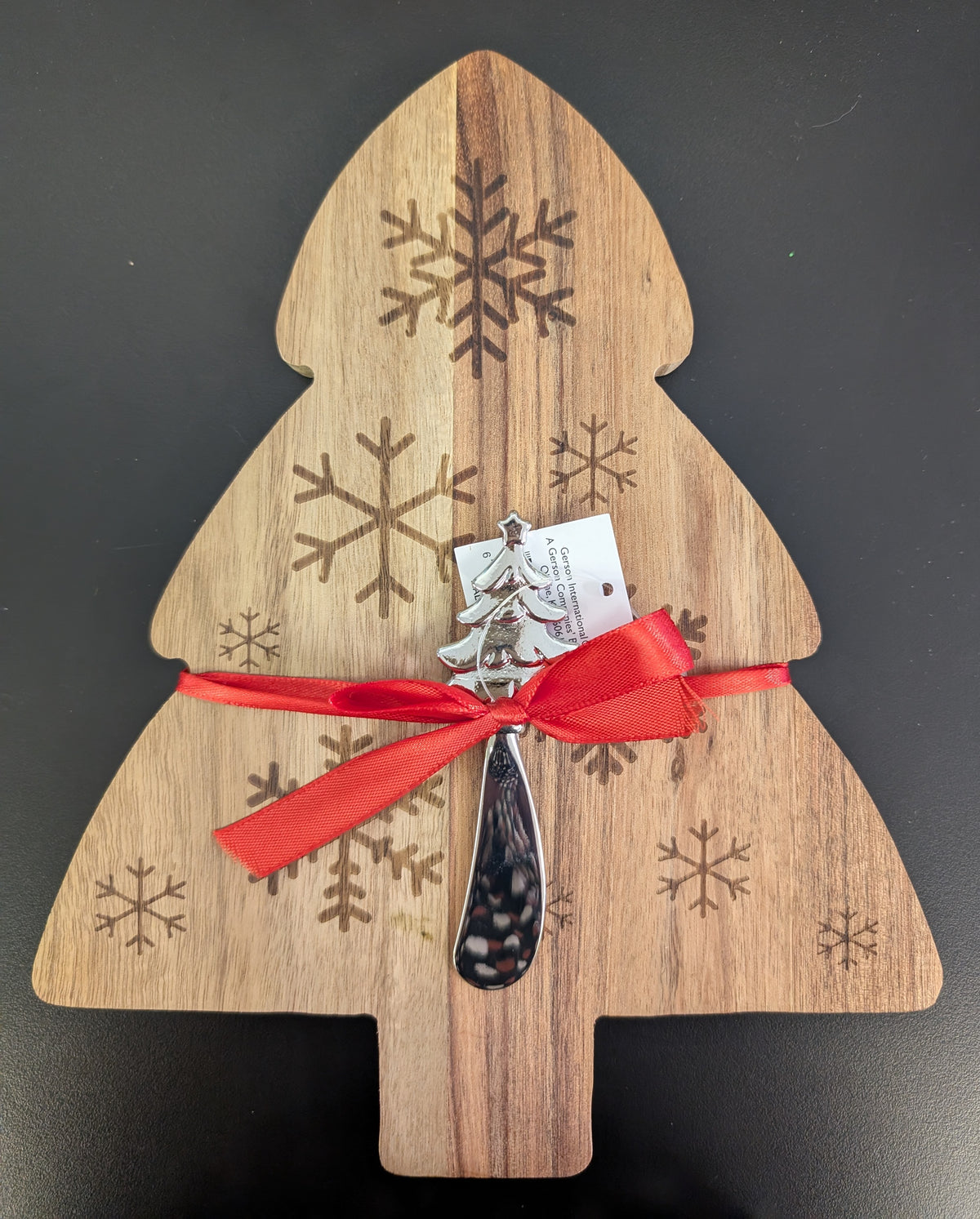 Laser Cut Snowflakes Rubber Wood Tree Board with Cheese Spreader
