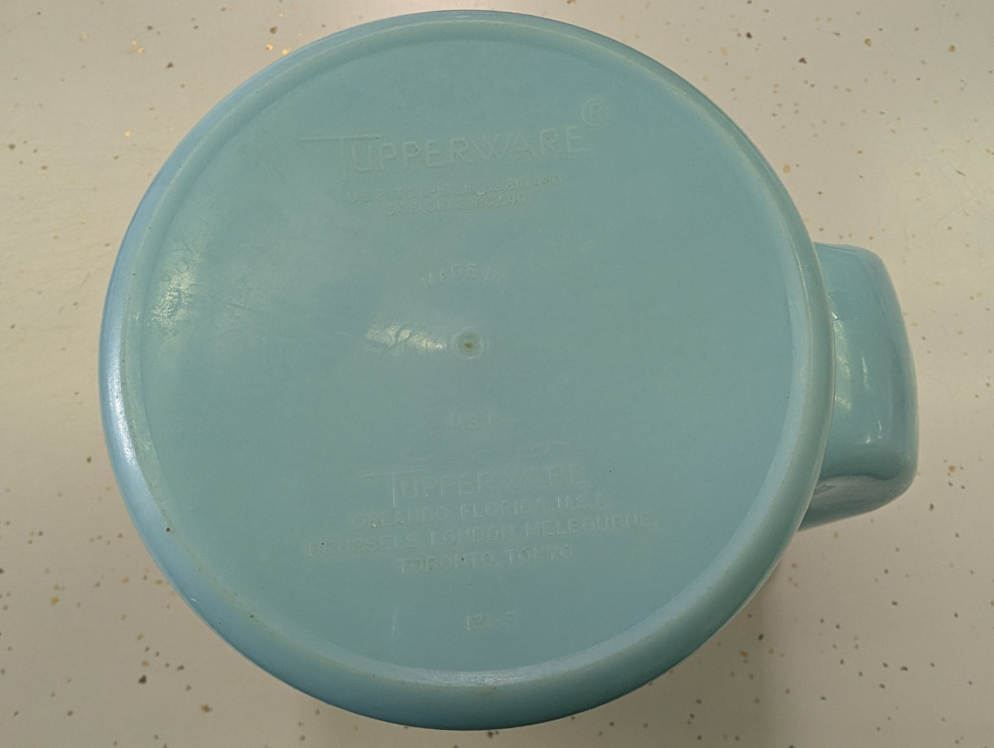 Vintage Tupperware 1 Qt Pitcher 131-3 with lid 625-6