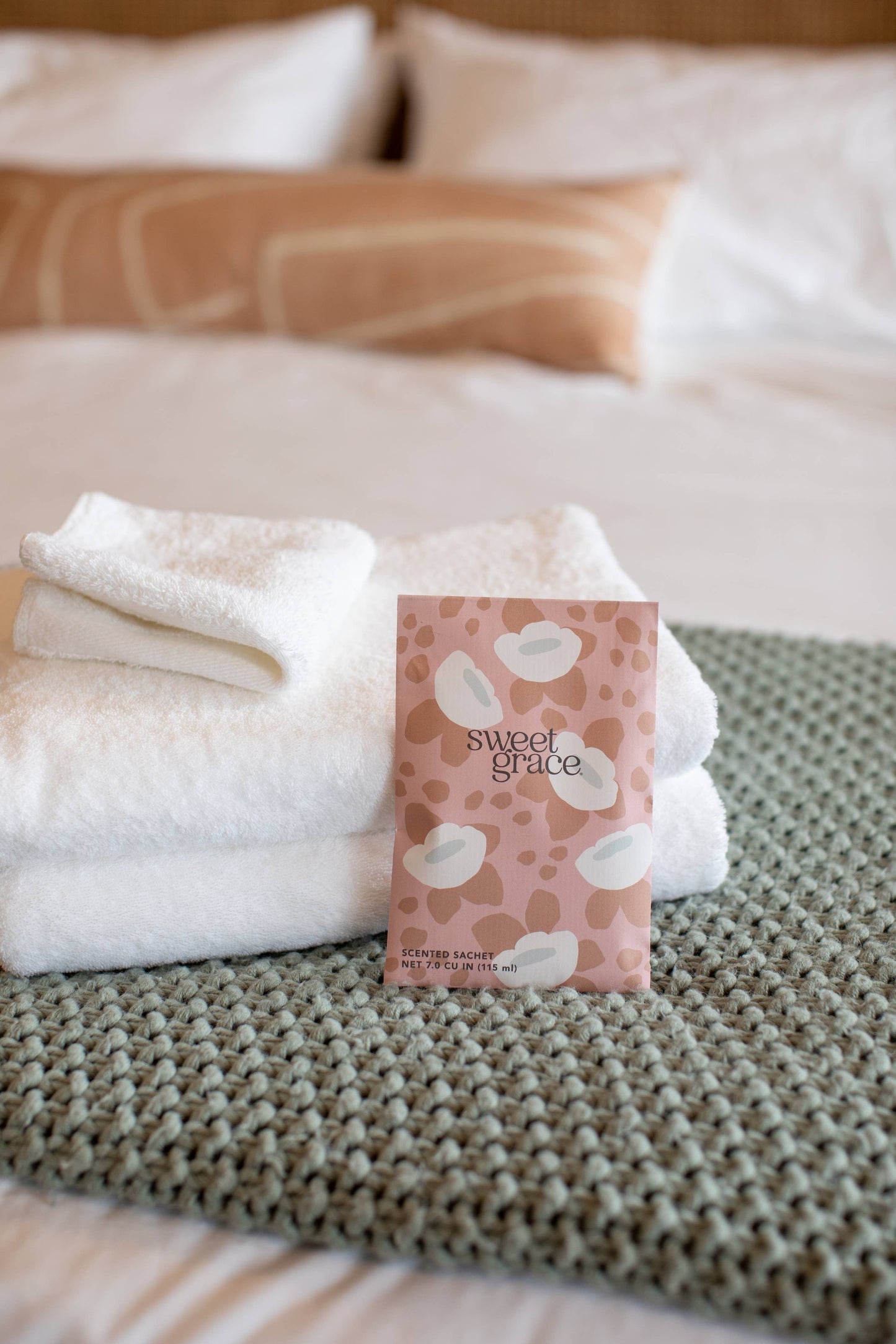 Sweet Grace Modern Swirl Sachet