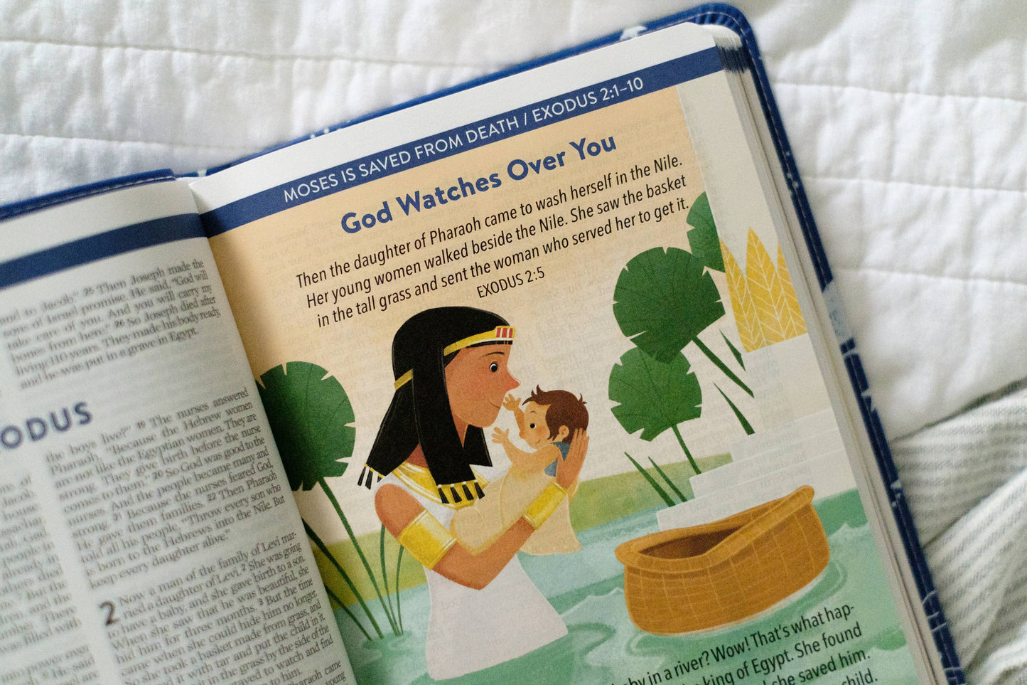 The Kids' Bedtime Devotional Bible: NLV [Cobalt Cosmos]
