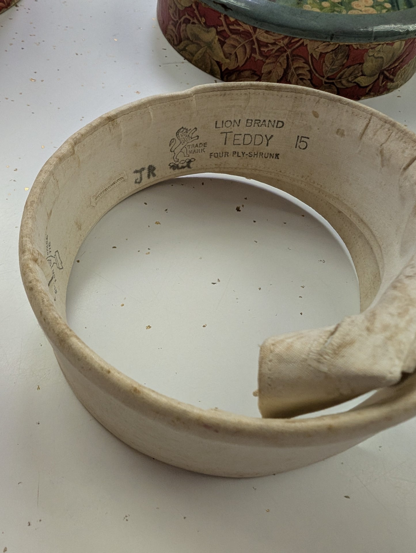 Antique 1900s Celluloid Collar Stay Box with Collars