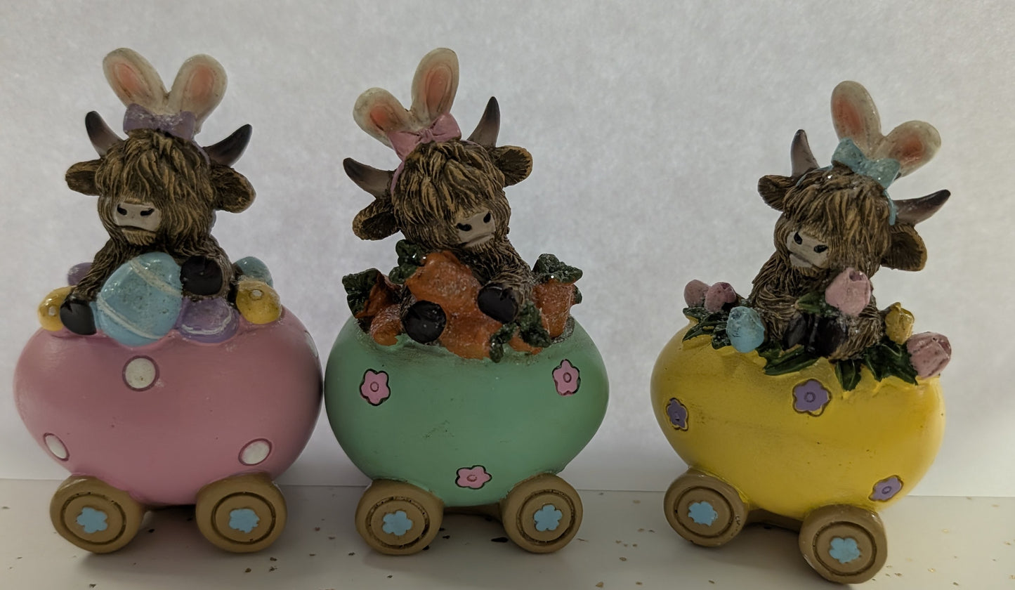 Highland Cow Easter Egg on Wheels – 3.54" Resin Decor