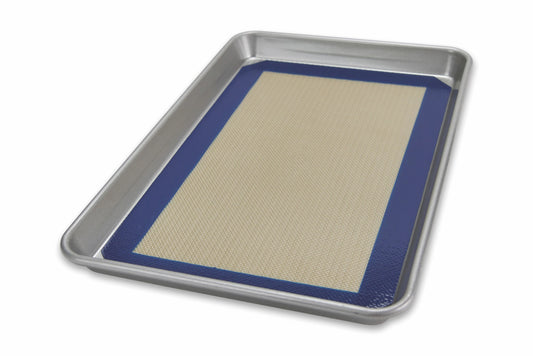 USA PAN® Quarter Sheet Pan + Silicone Baking Mat Set – 12.5" x 9" x 1"